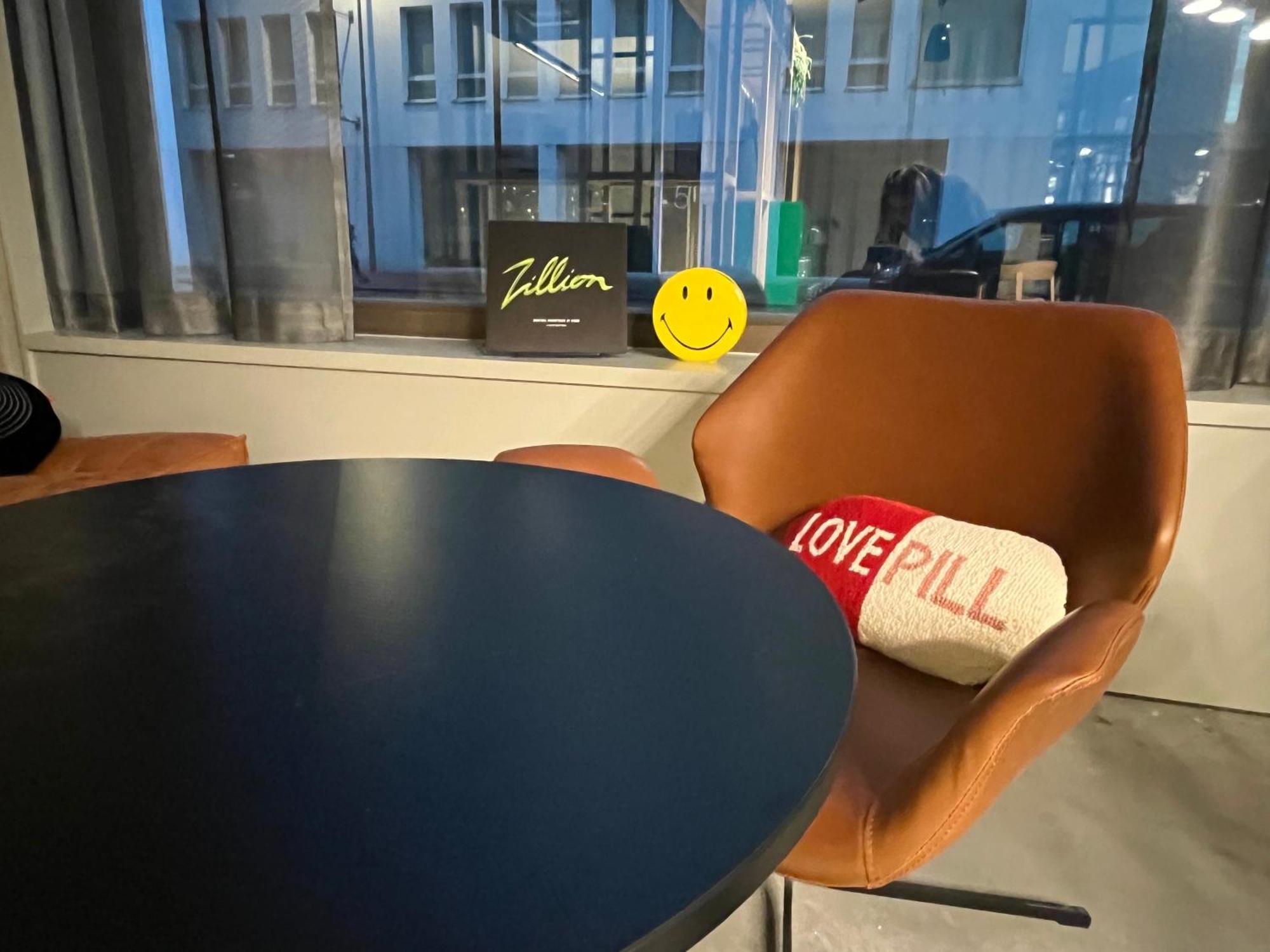 Moxy Antwerp Hotell Eksteriør bilde